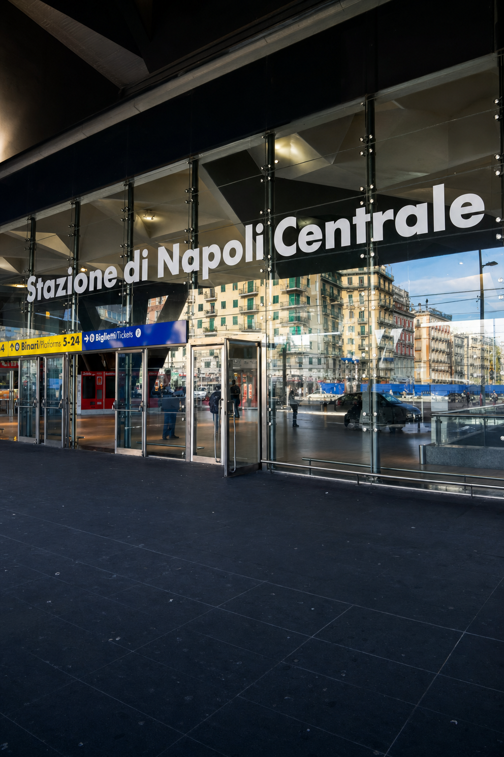 La Stazione Centrale di Napoli nei primi anni venti, periodo del trasferimento di Carmnella